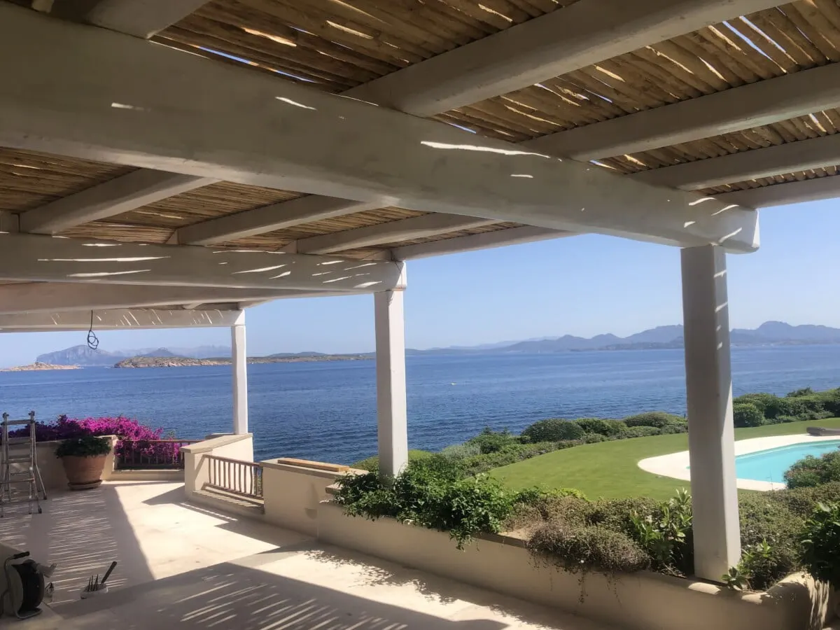 Costruzione Pergolati In Legno Per Ville Costa Smeralda - Zeta Servizi Olbia, pergole olbia, tetti in legno